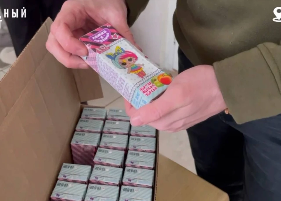Херсонским детям привезли тысячу упаковок сока. ФОТО: Народный фронт в Херсонской области