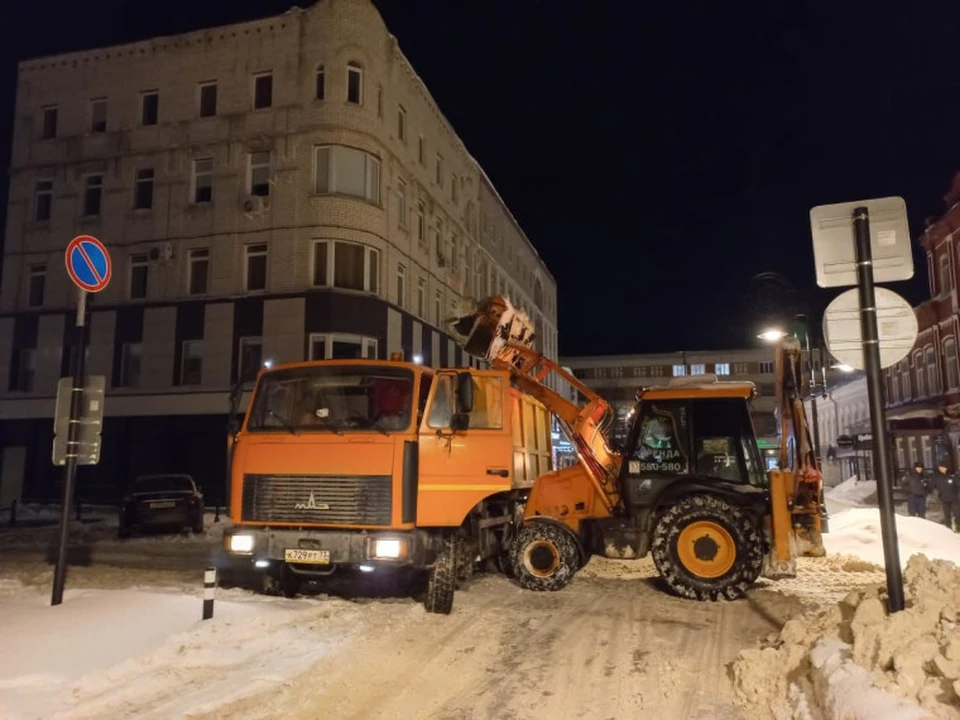 За прошедшие сутки с улиц Ульяновска было вывезено 183 самосвала снега. Фото сайт администрации Ульяновска