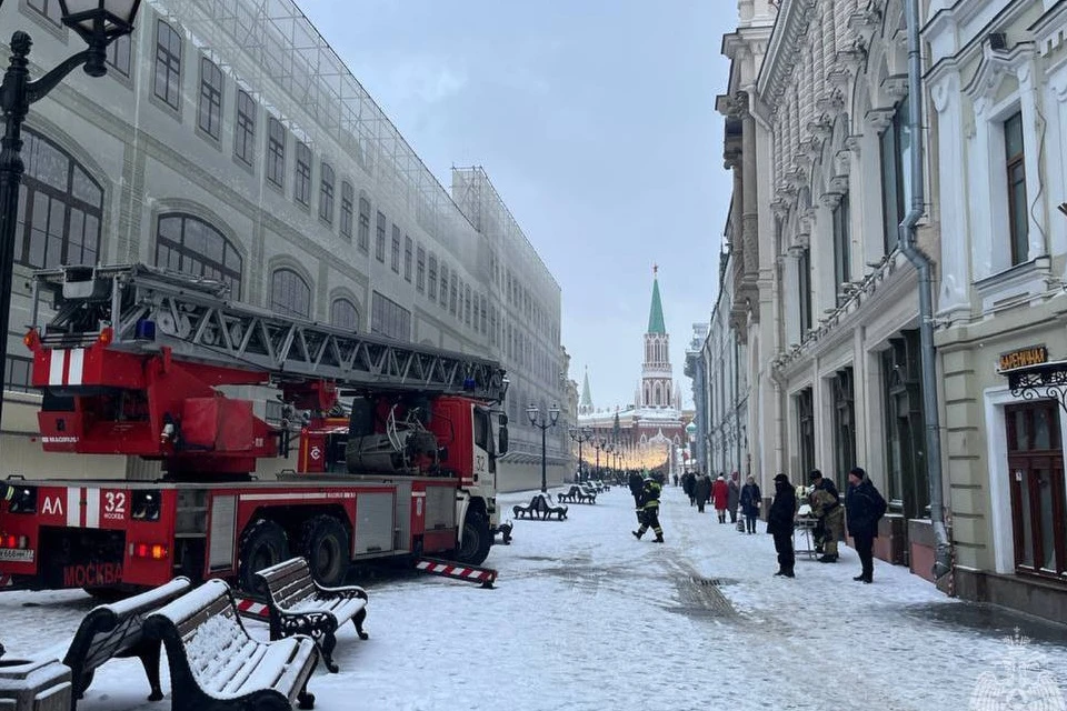 Пожар произошел в здании возле Красной площади