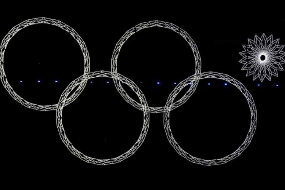 Во время церемонии открытия Олимпийских игр в Сочи недораскрылось одно из пяти световых колец, символ олимпийского движения
