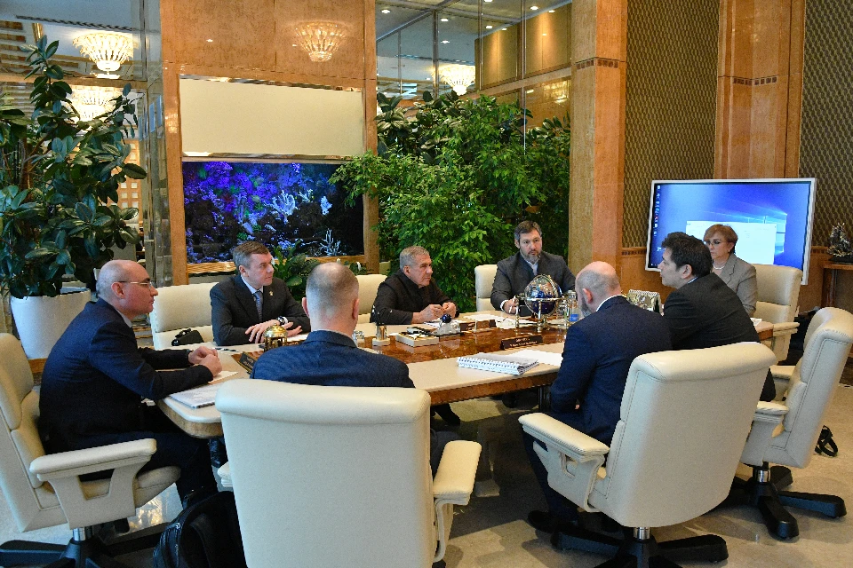 Рустам Минниханов провел встречу с исполнительным директором компании «Новый сухопутный зерновой коридор». Фото: rais.tatarstan.ru/pressa