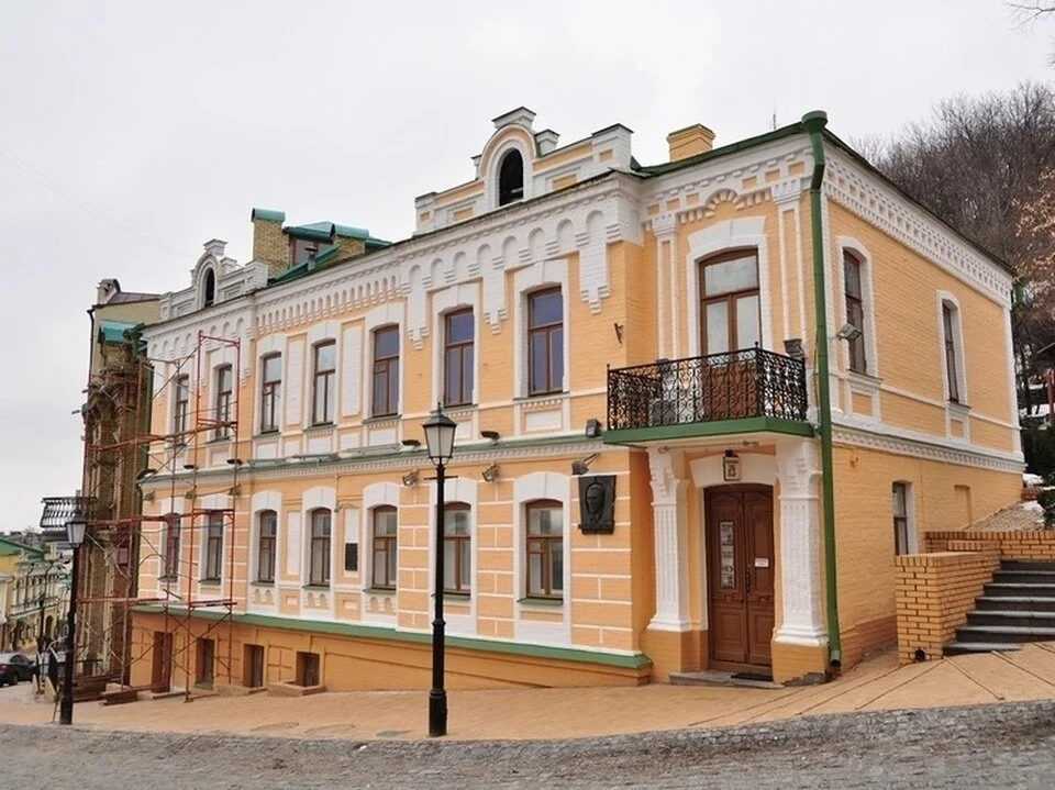 Киевские депутаты переименовали улицу Михаила Булгакова в Кикабидзе Фото: ru.wikipedia.org