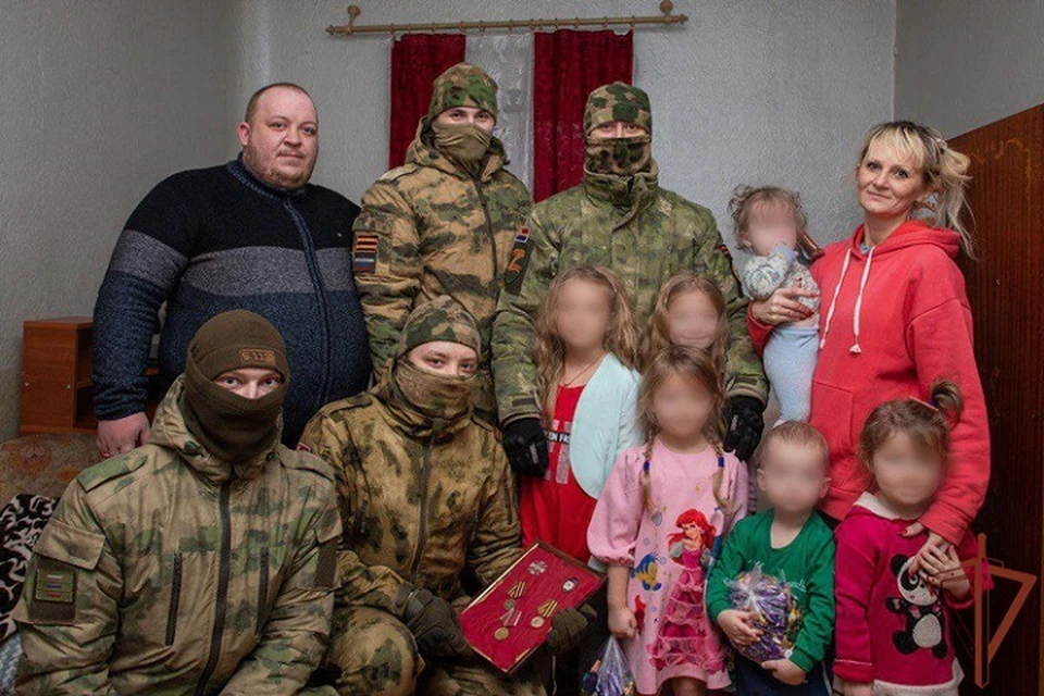 Росгвардейцы доставили более 150 килограмм гумпомощи многодетным семьям в ДНР. Фото: Пресс-служба Росгвардии