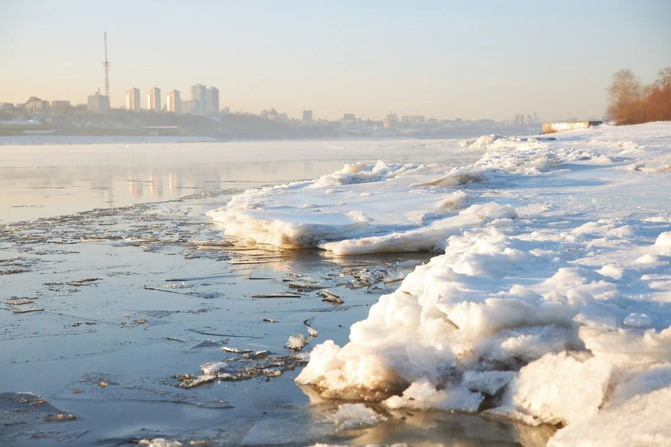 В Новосибирске пенсионер проплыл 3 километра в ледяной воде.