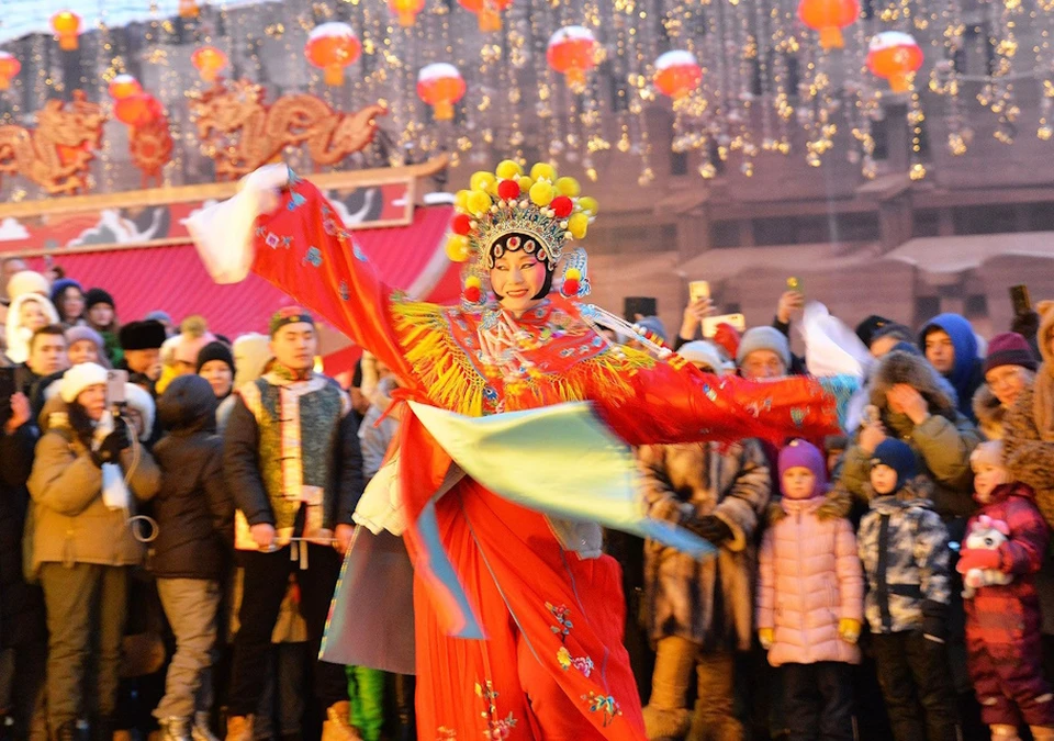 Уличные шоу и мастер-классы по настольным играм Китая проводят в Москве Фото: Пресс-служба оргкомитета цикла городских уличных мероприятий «Московские сезоны»