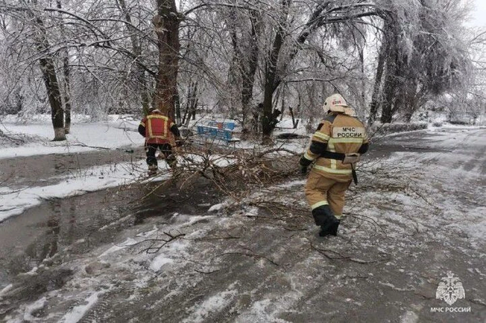 В 23 муниципалитетах Ростовской области ввели режим повышенной готовности из-за непогоды. Фото: ГУ МЧС по Ростовской области