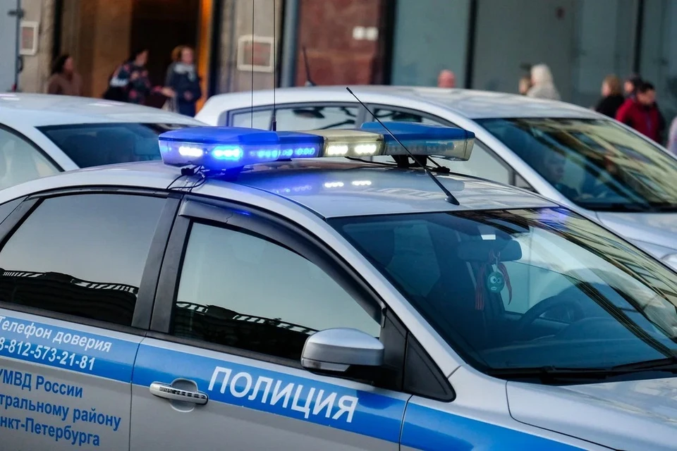 Пассажиры напали на молодого таксиста в Петербурге.