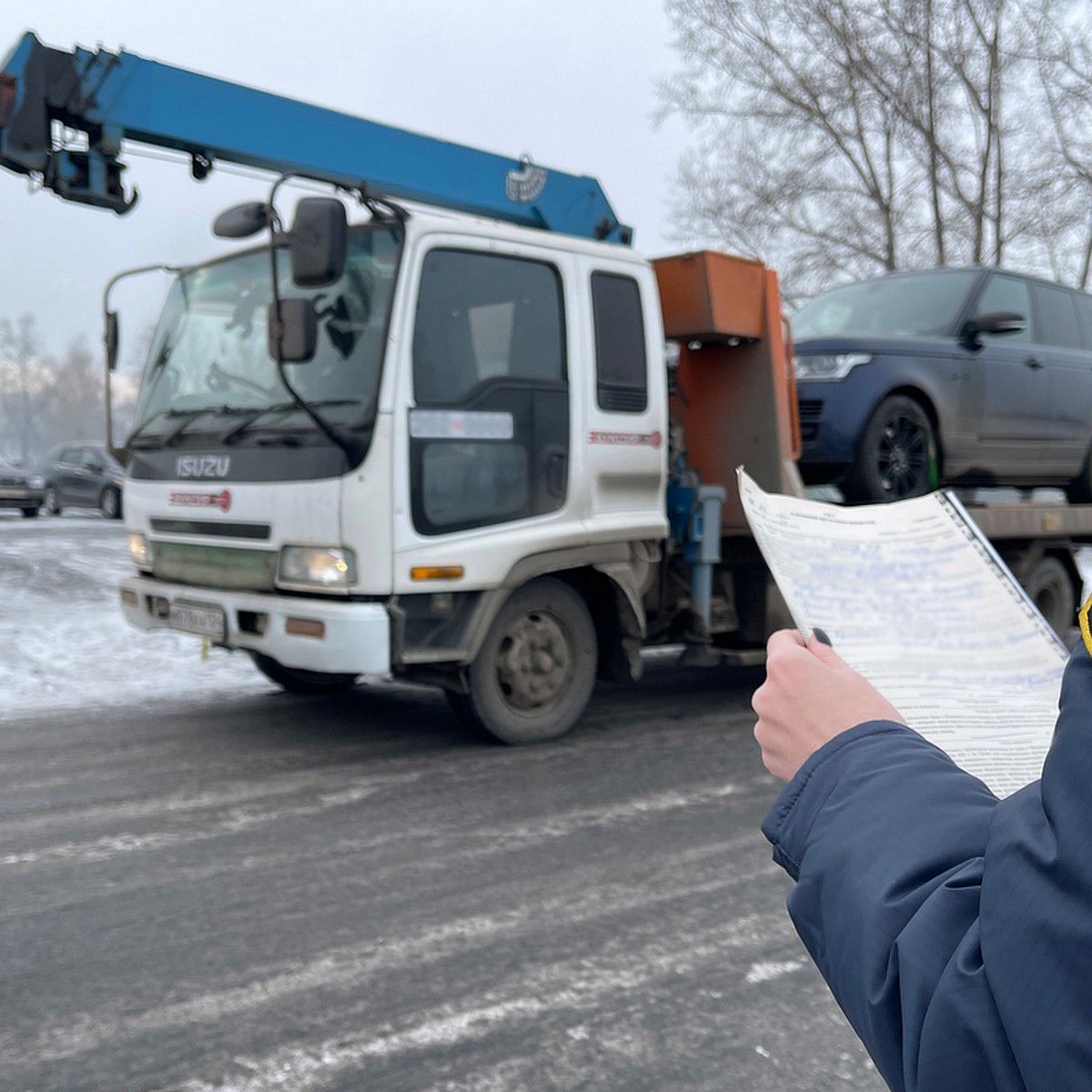 В Красноярске приставы арестовали дорогую иномарку за долг в 35 миллионов  рублей - KP.RU