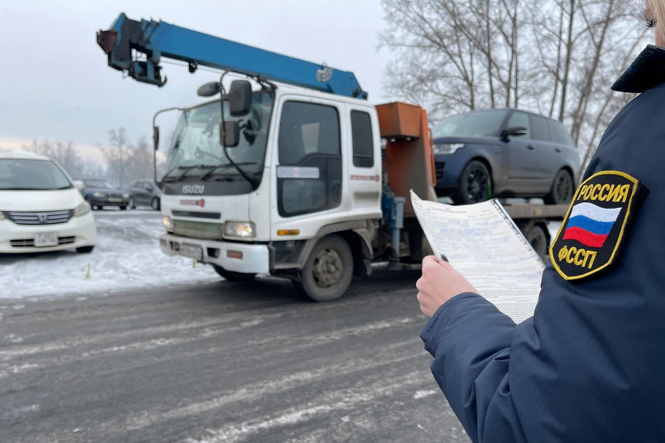 В Красноярске приставы арестовали дорогую иномарку за долг в 35 миллионов рублей. Фото: УФСПП по Красноярскому краю