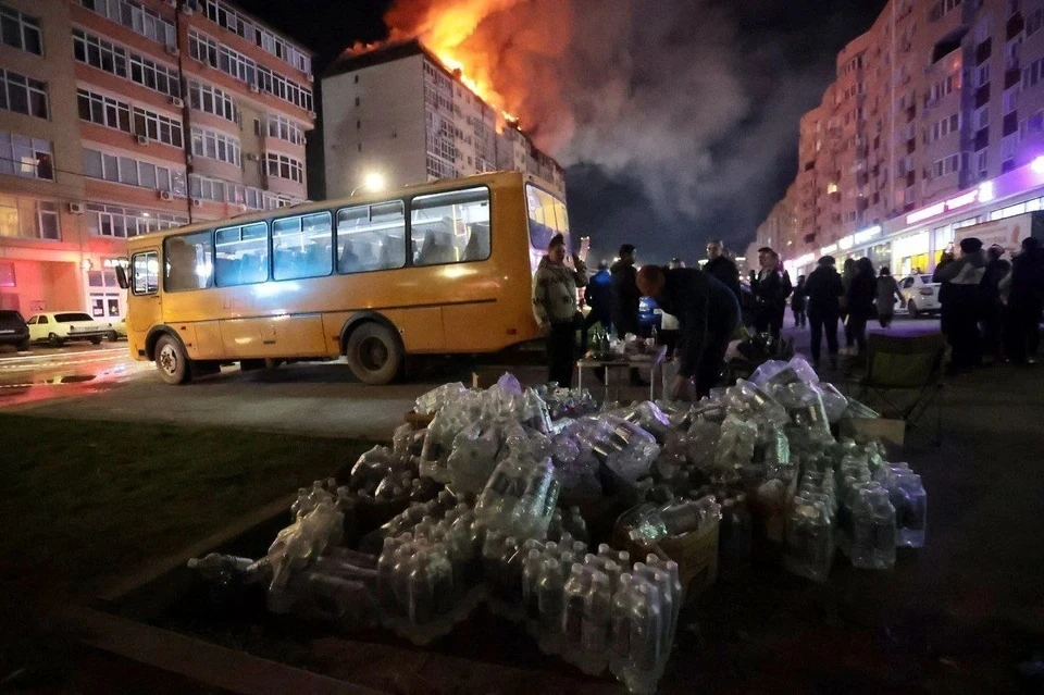 Из-за крупного пожара из жилого дома в Анапе эвакуировали 440 человек. Фото: пресс-служба администрации Анапы.