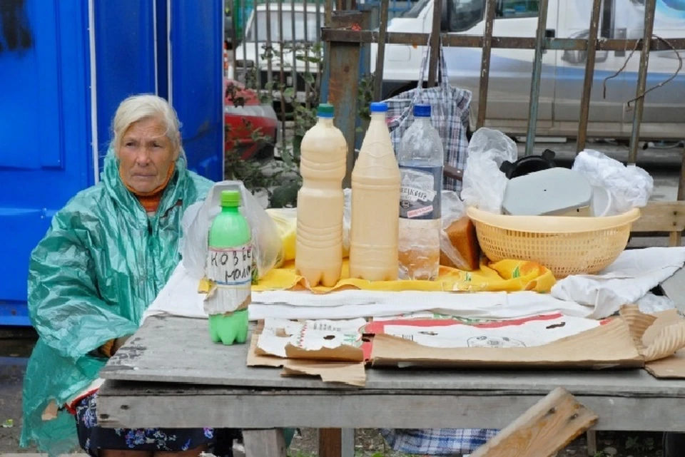 В городе активизируют борьбу со стихийной торговлей вблизи рынков «Космос» и «Эдельвейс»