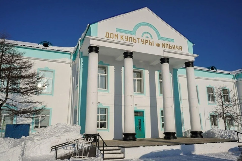 Губернатор Хабаровского края проверил универсальный зал в доме культуры Охотска Фото: Андрей Терехин
