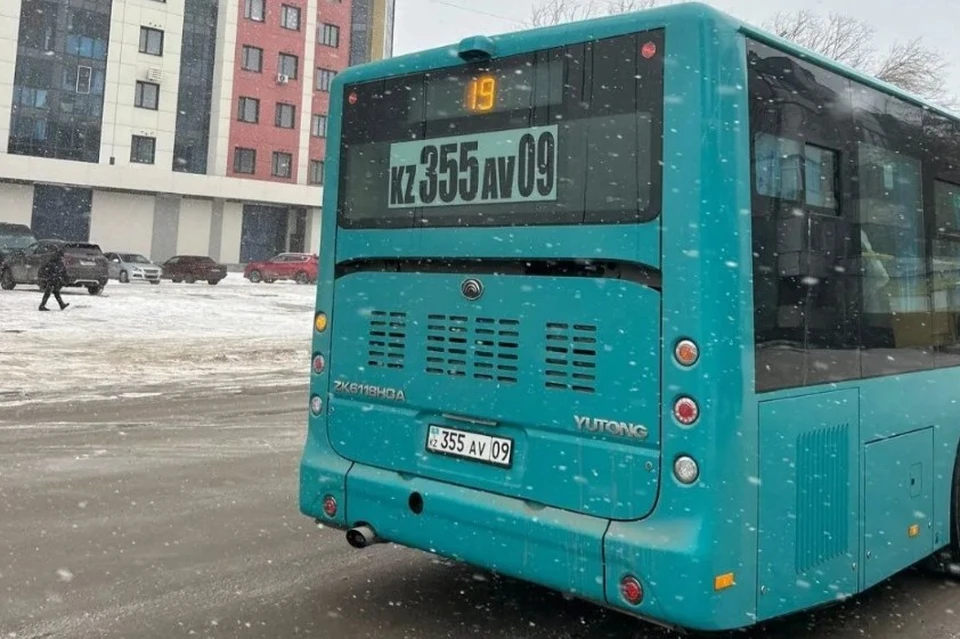 В Караганде горожане жалуются на плохую работу общественного транспорта.