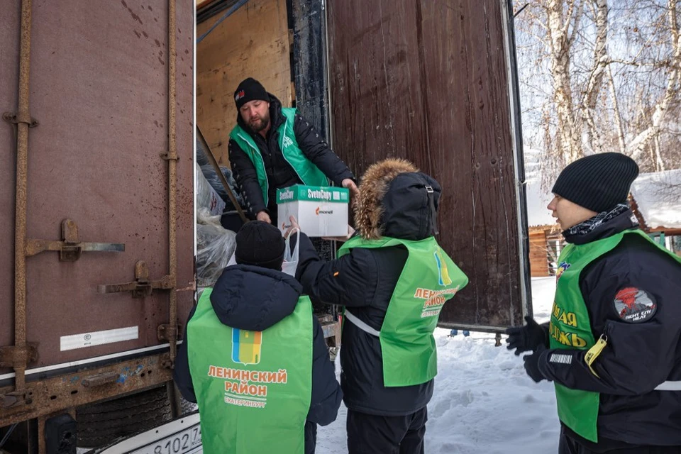 Уральцы собрали теплые вещи, обувь, лекарства, продукты и разнорабочую технику. Фото: администрация Екатеринбурга