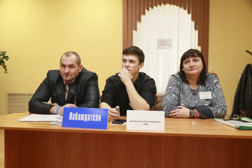 На обучение приходит много молодых людей.