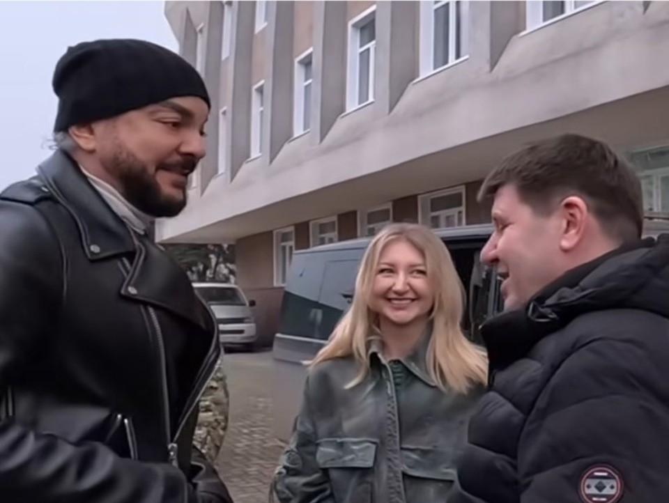 Киркоров продолжает гуманитарную поездку по ДНР: поп-король вместе с певицей Марго посетил Макеевку