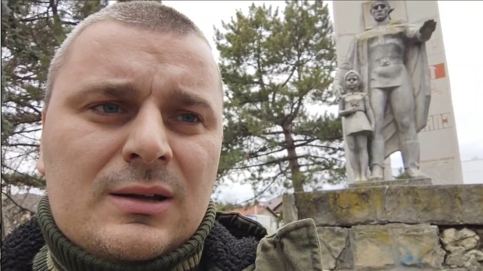 Алексею Петровичу поступают сигналы от примаров о том, что села лишают грантов из-за памятников героям. Фото: скриншот видео