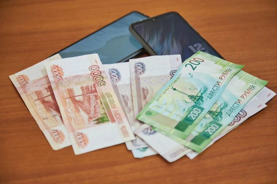 В Улан-Удэ таксист спас пассажирку от потери 1,2 миллиона рублей.