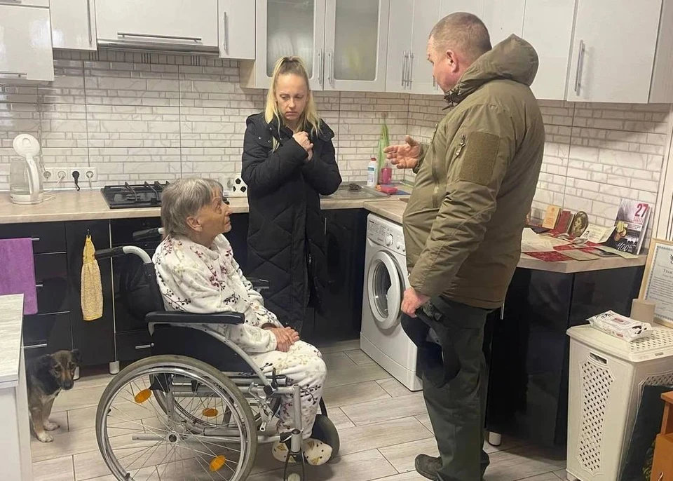 Жительнице Херсона, которая пережила блокаду Ленинграда, привезли автоматическую инвалидную коляску. ФОТО: реготделение "Единой России" в Херсонской области