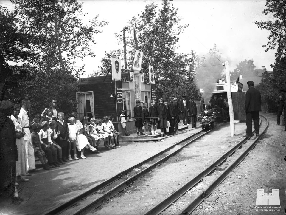 Открытие ДЖД. Паровоз Су-00-01 выезжает из депо станции Октябрёнок. 1 августа 1936. Фото: КККМ