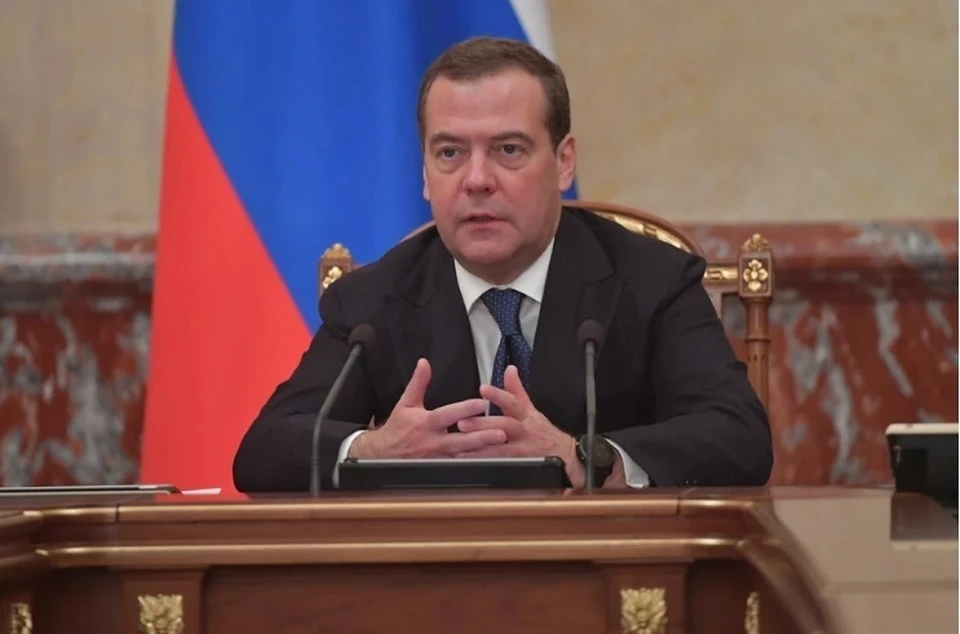Медведев: Не хочется смотреть выступления на Олимпиаде наших под белым флагом