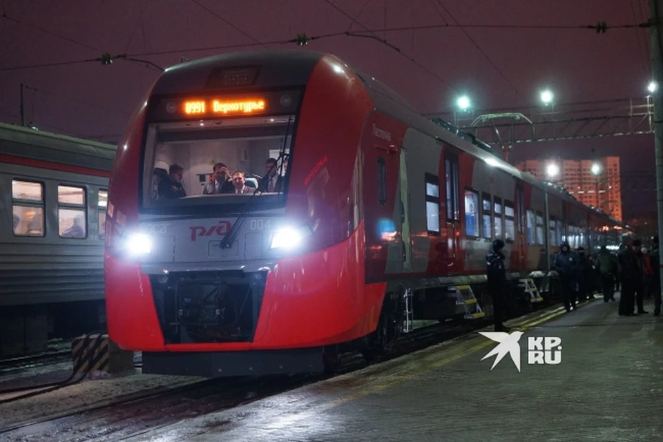 Дополнительные пригородные маршруты запустит СвЖД в День защитника Отечества