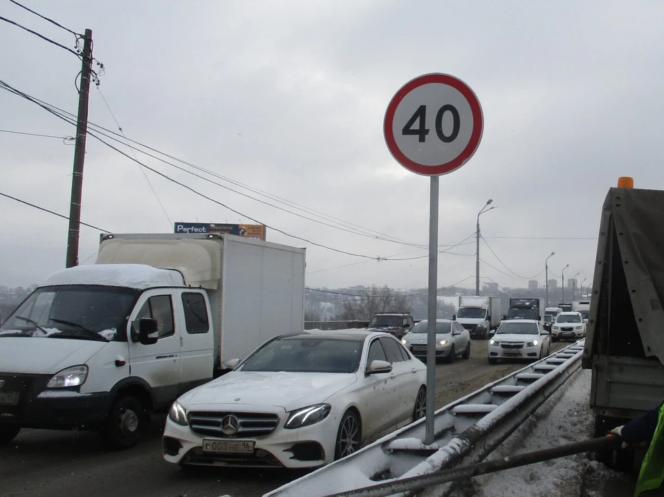 40 км в час - максимальная скорость движения по Мызинскому мосту. Фото: ЦОДД