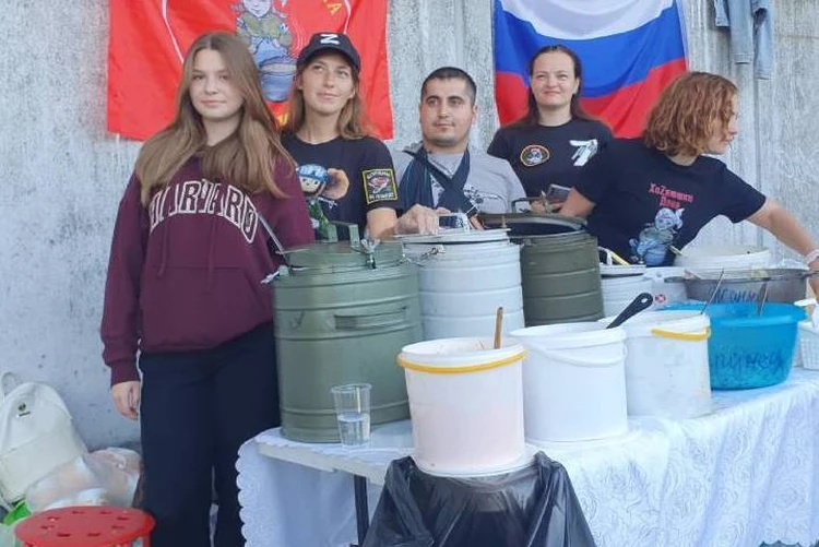 «Теперь это наш гимн»: Участник спецоперации снял клип в честь женщин, которые накормили его домашней едой в Ростове