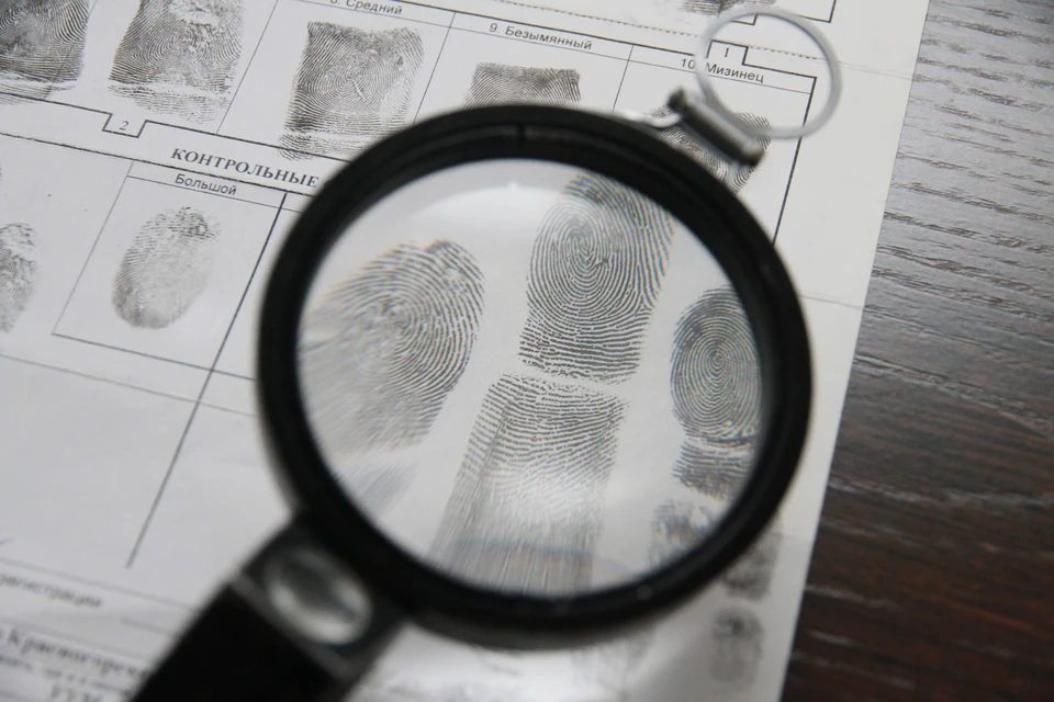 Правоохранители оцифровали отпечатки пальцев и занесли их в компьютерную систему для проверки