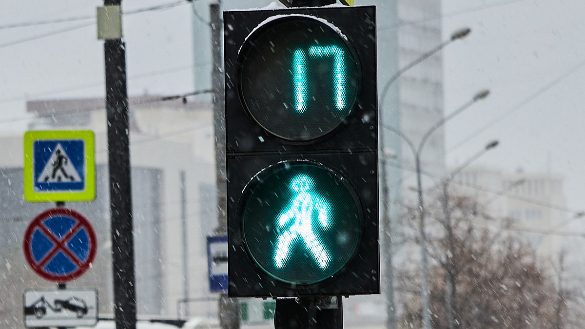 Даже если горит зелёный: Нижегородцам рассказали, как правильно переходить  дорогу - KP.RU