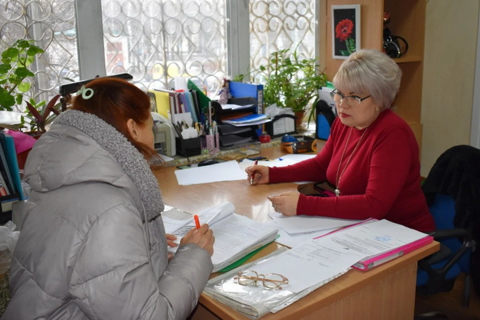 На прием в клиентскую службу Соцфонда можно записаться заранее через сайт и прийти в удобное для вас время. Фото: ТГ/Толстыкина