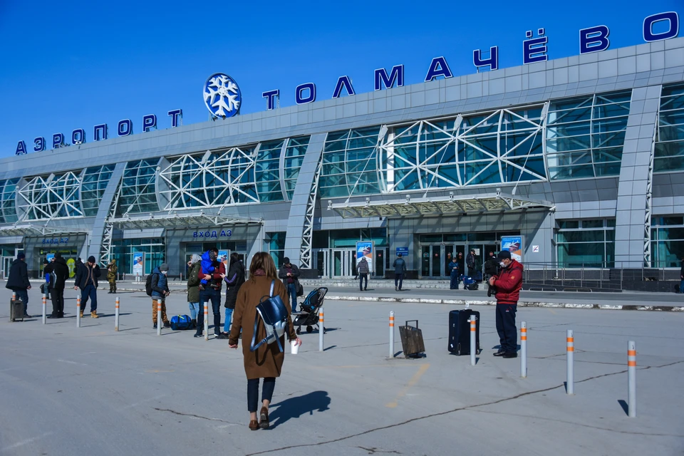 Пассажиры дожидаются вылета в аэропорту.