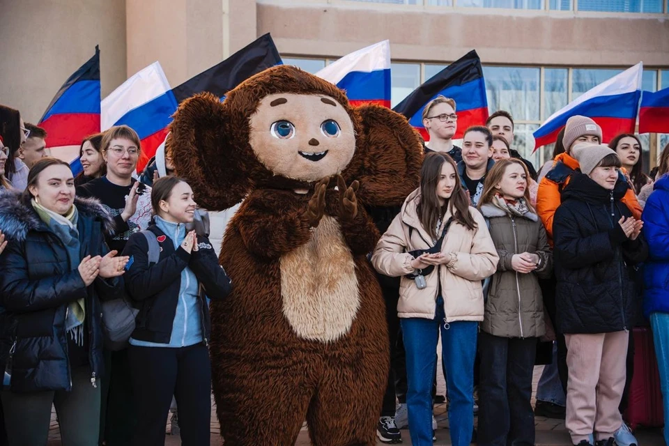 Больше ста ребят из ДНР отправились на Всемирный фестиваль молодежи. Фото: Минмол ДНР