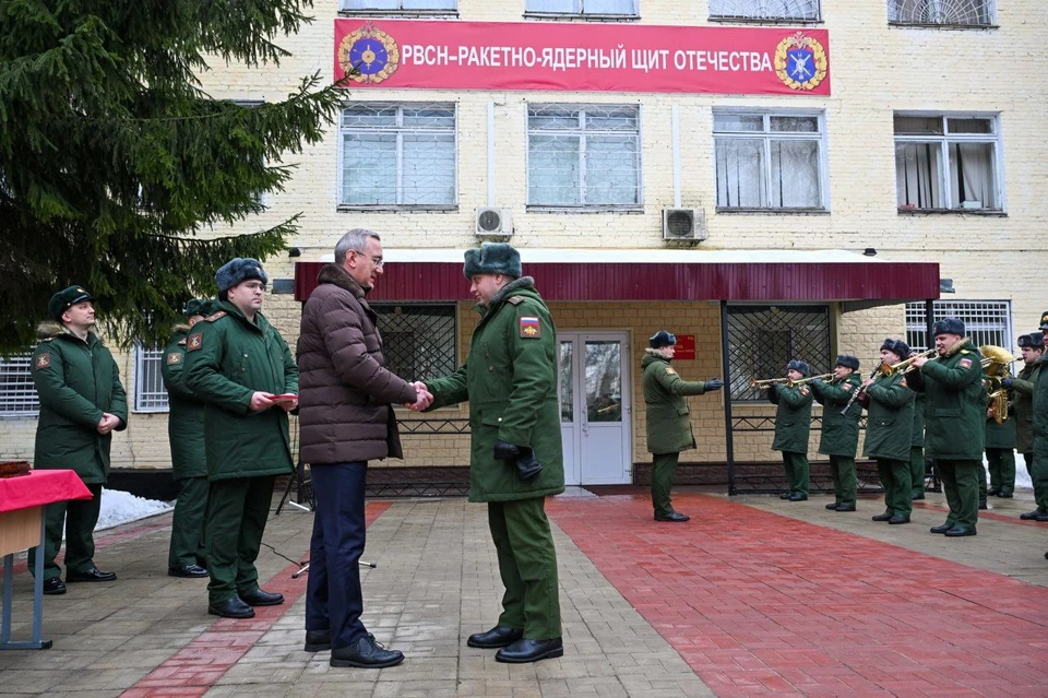 Шапша поблагодарил офицеров за службу Родине.