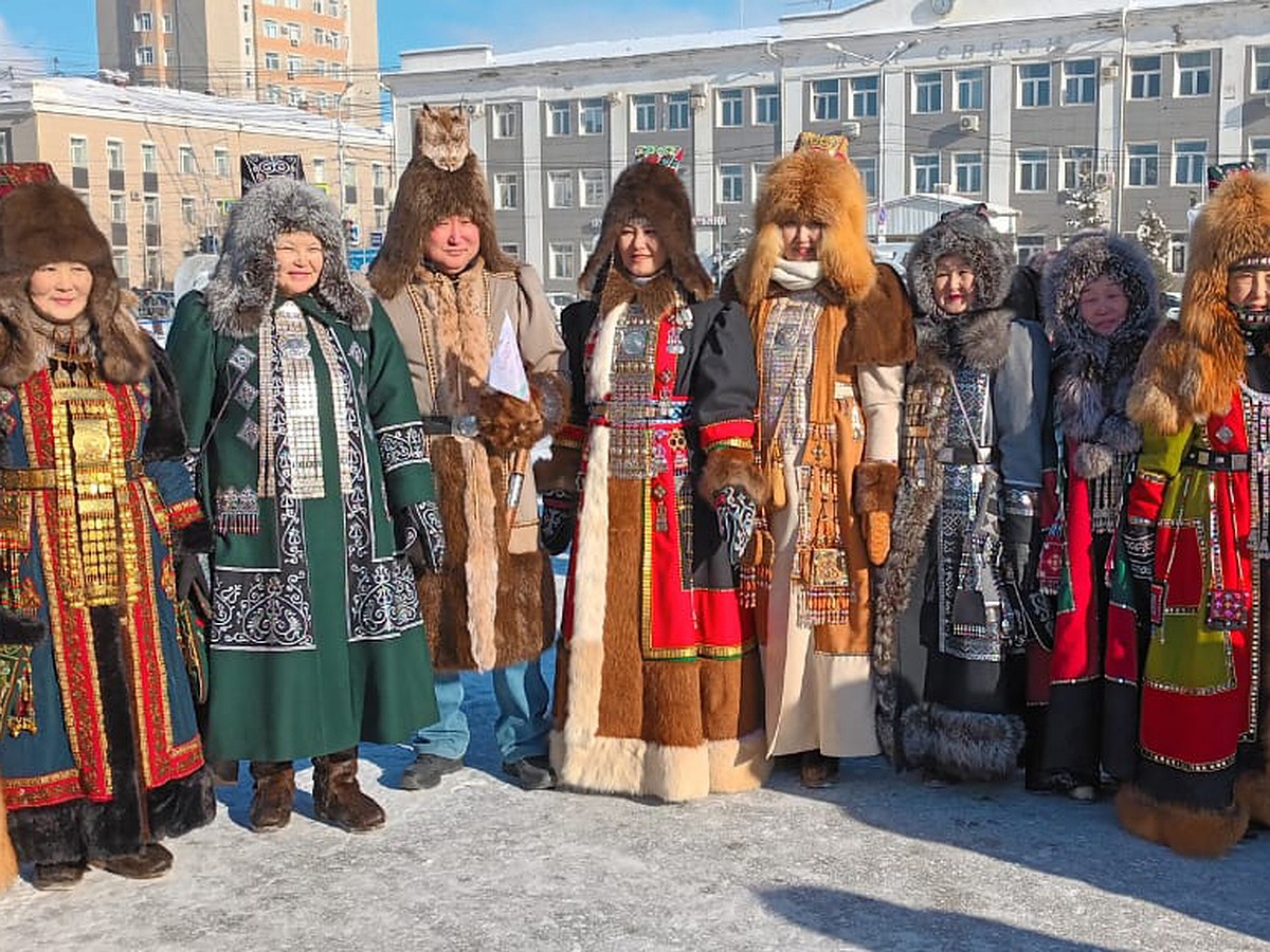 Какие красивые и богатые наряды: в Якутске прошло шествие народных мастеров  - KP.RU