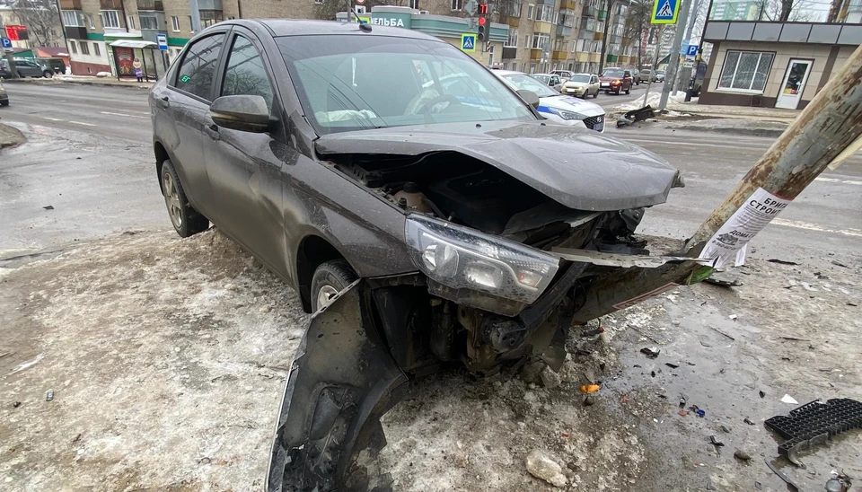 В аварии пострадали мужчина, женщина и двое детей