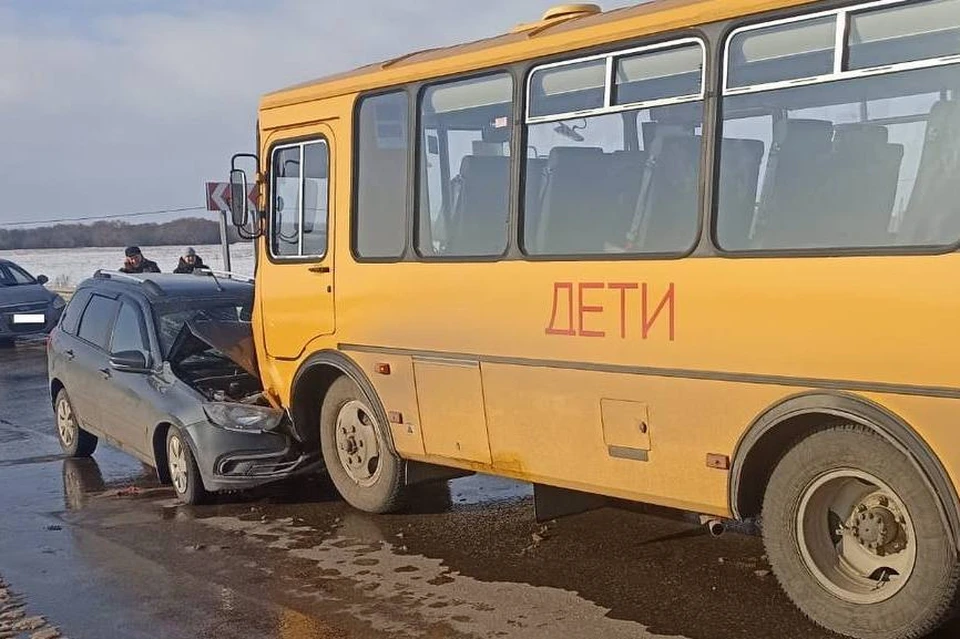 Три человека пострадали в ДТП со школьным автобусом под Рязанью. Фото: Госавтоинспекция по Рязанской области.