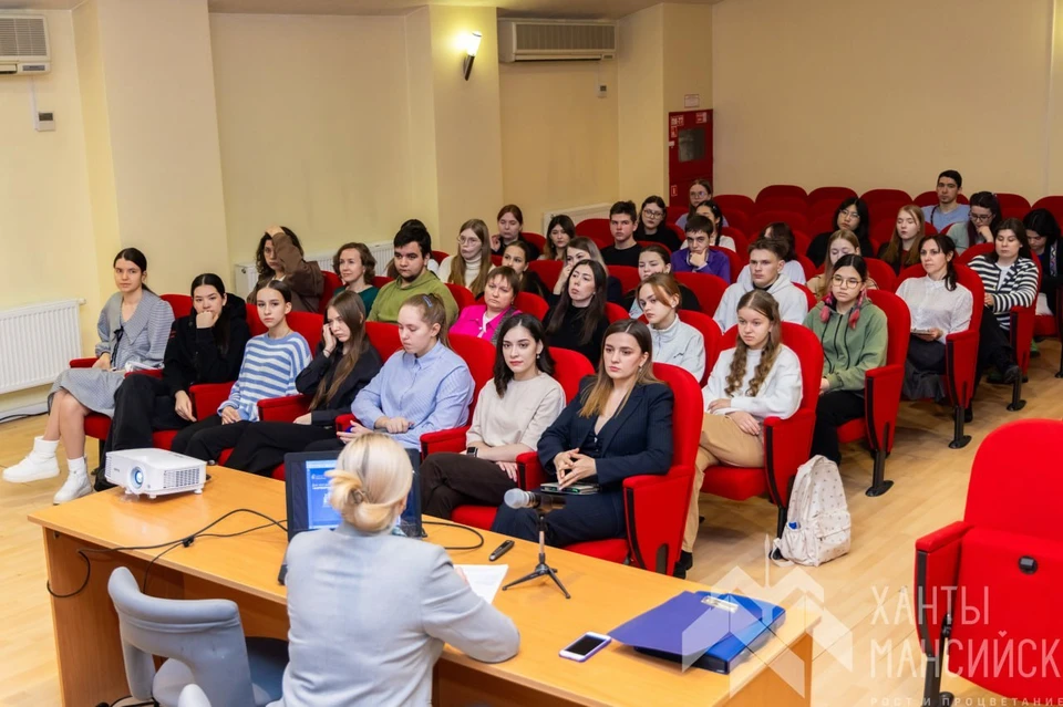 Волонтеры помогут жителям Ханты-Мансийска проголосовать за объекты благоустройства. Фото: телеграм-канал администрации Ханты-Мансийска