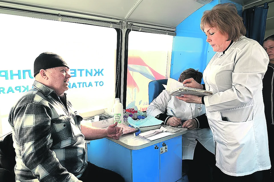 Славяносербские медики провели выездной осмотр жителей села Суходол.