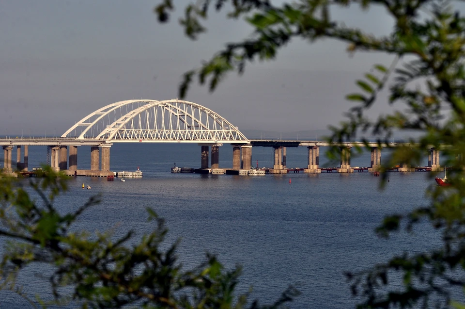 Проехать по Крымскому мосту можно без очередей