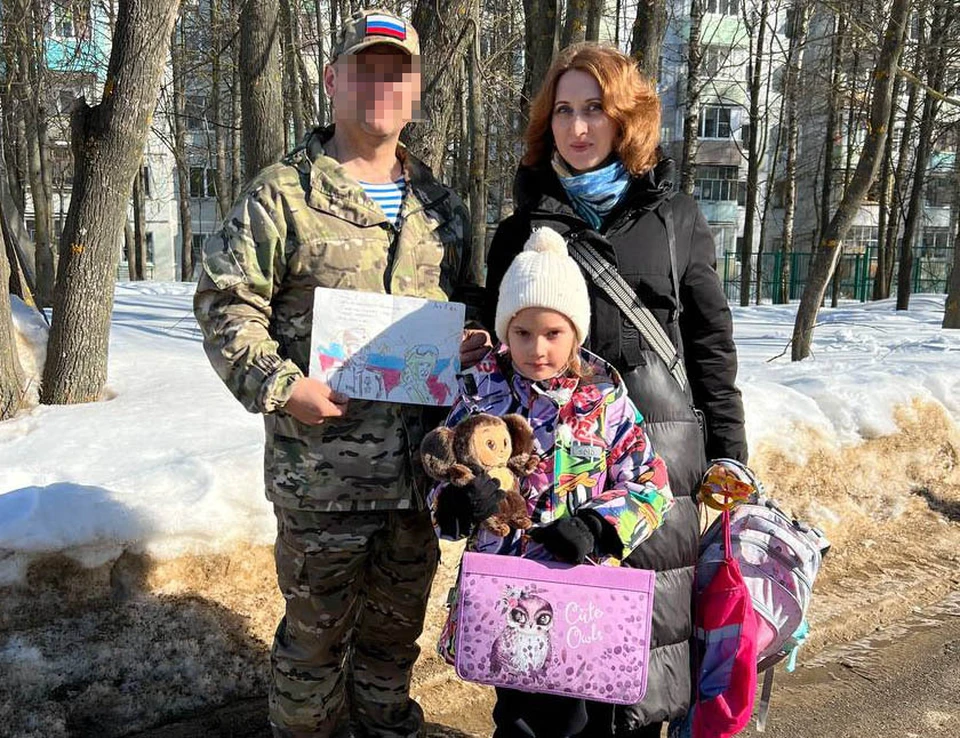 Юная тулячка нарисовала героя СВО и встретилась с ним в школе