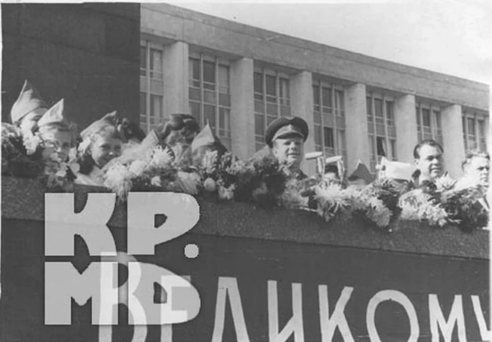 Юрий Гагарин во время торжественного митинга в Кишиневе.