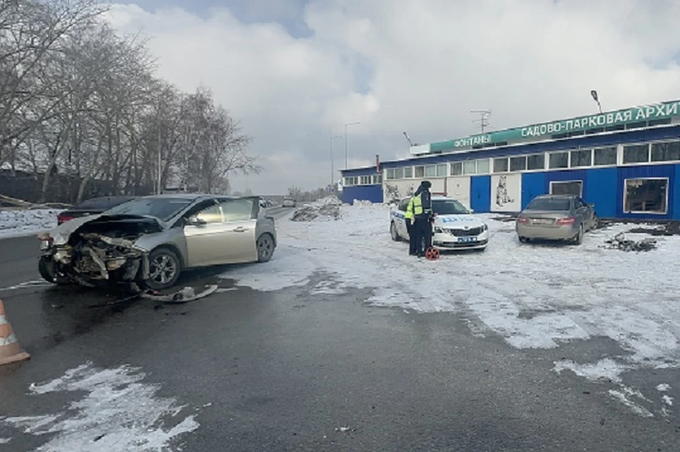 В результате аварии пострадал сын водителя иномарки и его теща. Фото: отделение пропаганды Госавтоинспекции УМВД России по Екатеринбургу