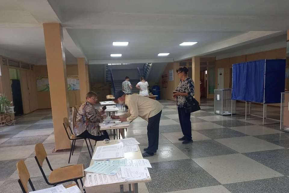 На территории ЛНР стартовало досрочное голосование на выборах президента России, которое продлится до 14 марта