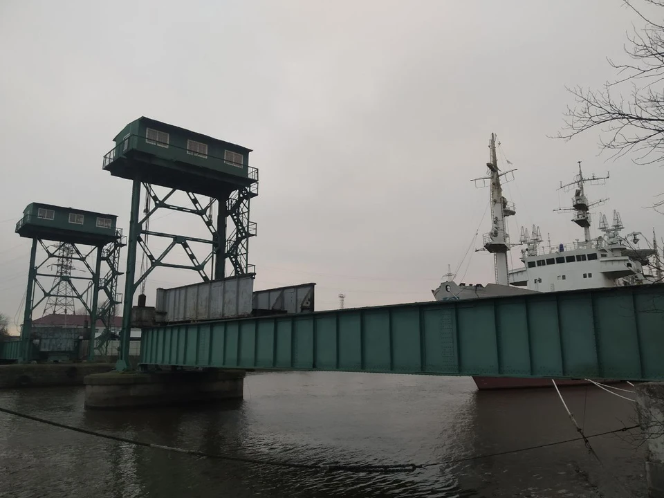 В нынешнем виде мост стоит с середины 90-х.