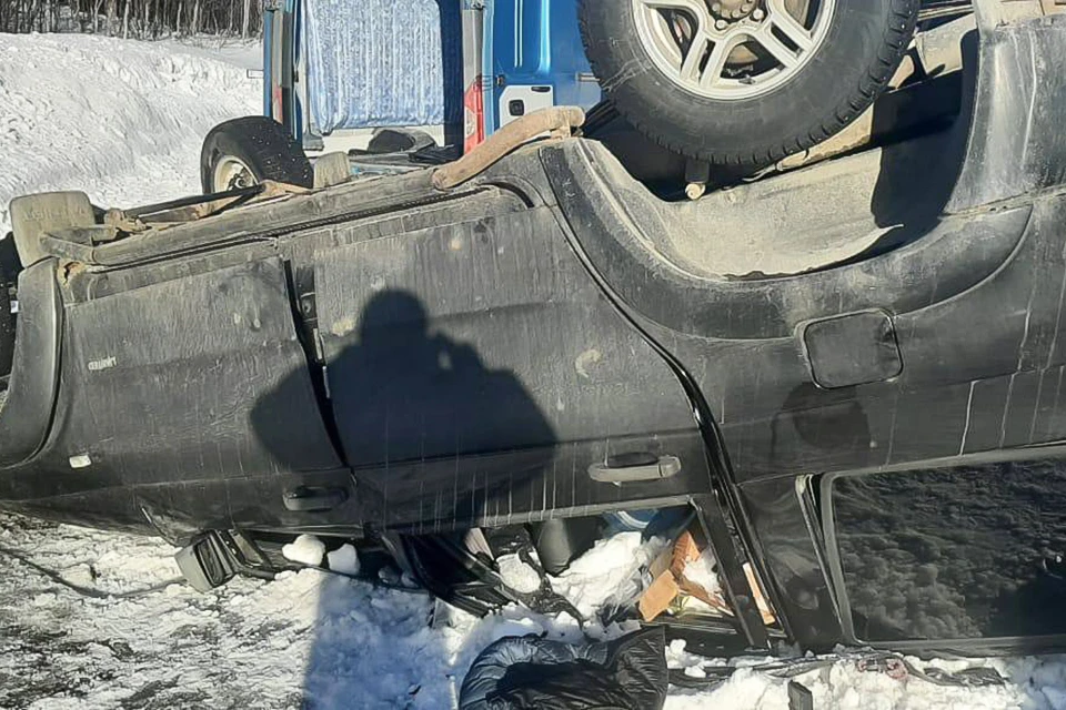 Около 13.30 12 марта на 23 километре дороги Кировск - Коашва произошла смертельная авария с участием одной машины. Фото: ГИБДД по Мурманской области