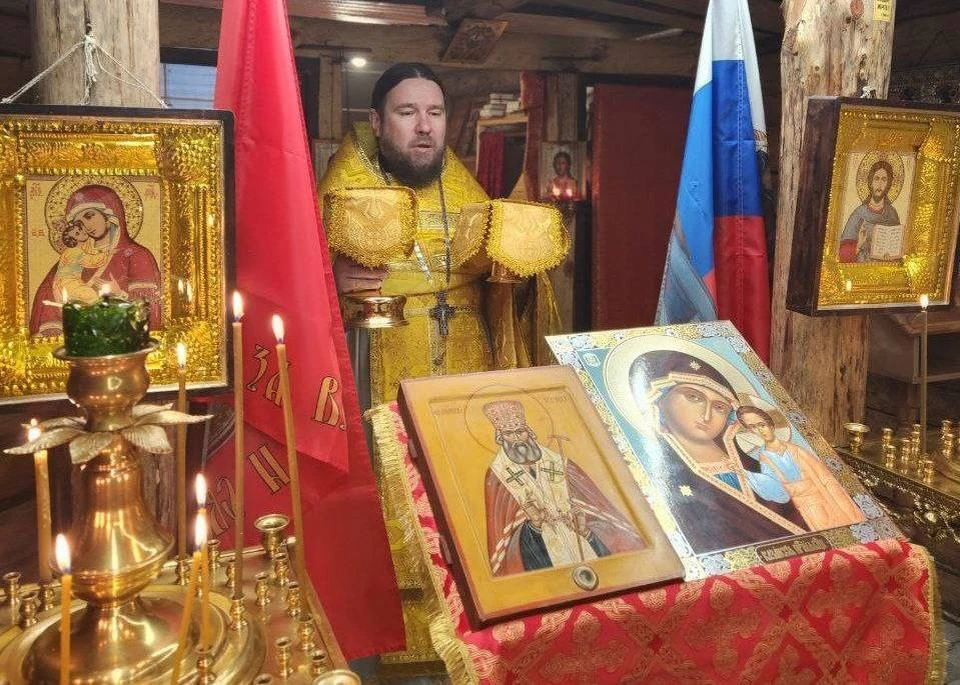 Священники Крымской митрополии совершили праздничное богослужения в блиндажном храме в Херсонской области. ФОТО: Специальный гуманитарный центр Крымской митрополии