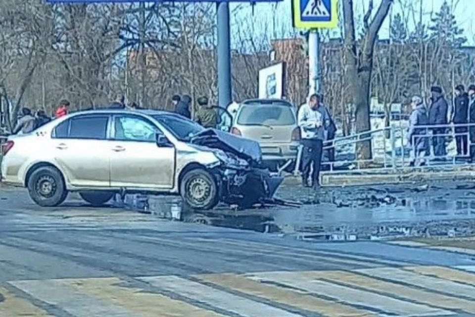 Пешеход получил травмы в результате столкновения автомобилей в Хабаровске Фото: Госавтоинспекция Хабаровска