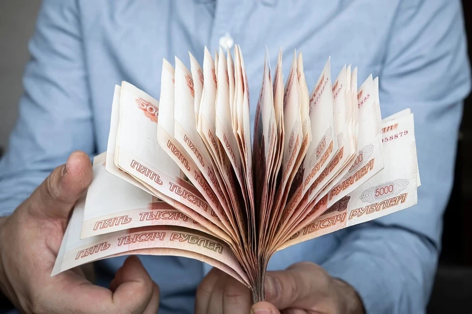 Россияне стали снимать больше денег с текущих счетов