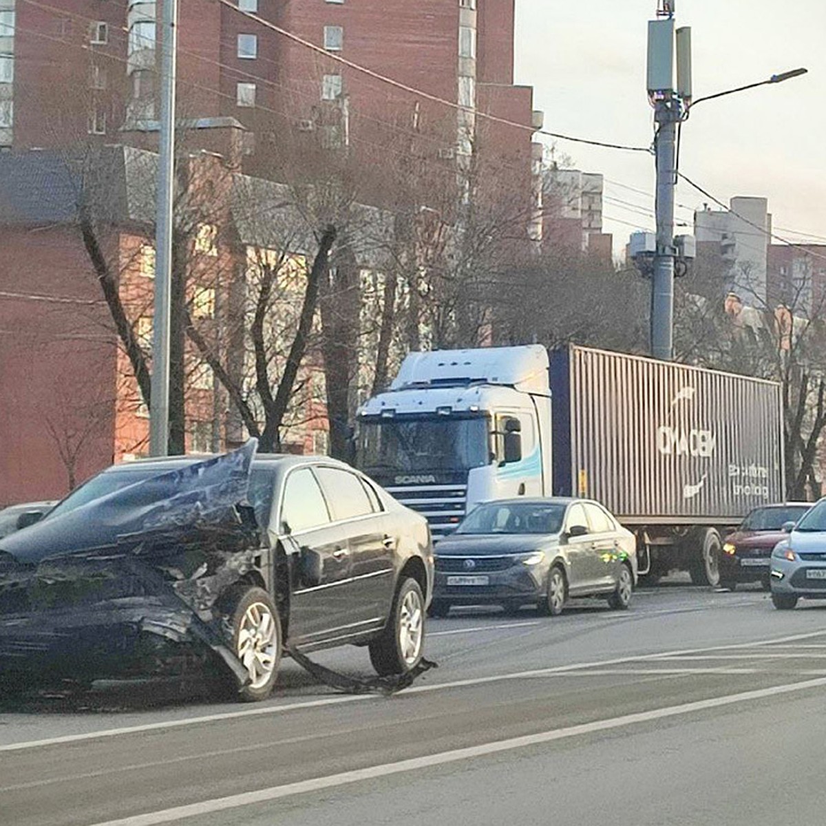 Массовое ДТП произошло на проспекте Маршала Жукова в Петербурге - KP.RU